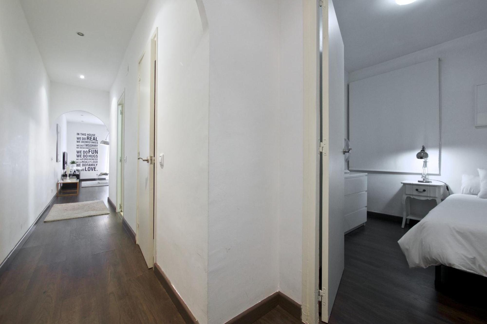 The White Flats Les Corts — Photos 1
